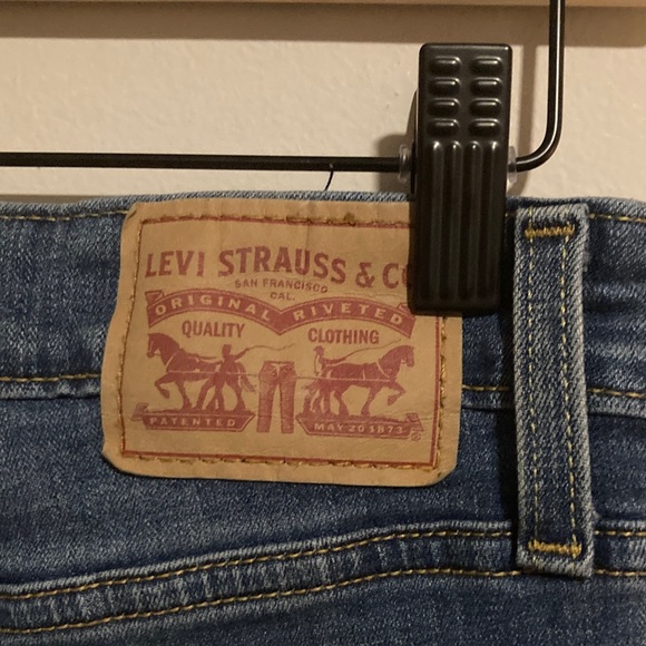 Stylish Blue Flare Women's Levi Jeans - Picture 4 of 5